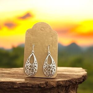 Elegant Silver tone Filigree Earrings